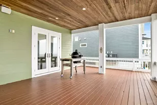 1070 Harbor Ln, Gulf Breeze, FL 32563 - Photo 37