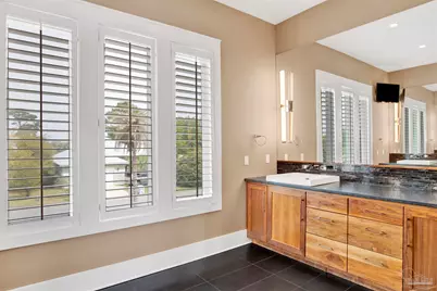 1070 Harbor Ln, Gulf Breeze, FL 32563 - Photo 17