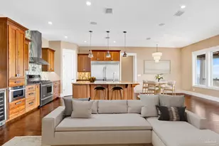 1070 Harbor Ln, Gulf Breeze, FL 32563 - Photo 9