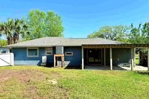 3235 Bayou Dr, Pensacola, FL 32505 - Photo 3