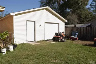 349 Western Pines Rd, Cantonment, FL 32533 - Photo 5