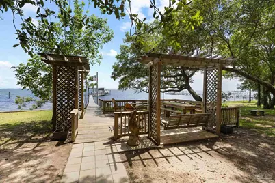 5393 Soundside Dr, Gulf Breeze, FL 32563 - Photo 3