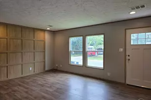 8594 Alvarado Calzada, Pensacola, FL 32507 - Photo 5