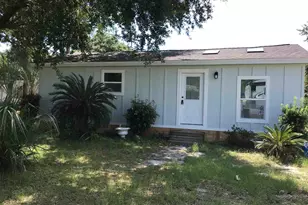 6029 Capitol Dr, Gulf Breeze, FL 32563 - Photo 1