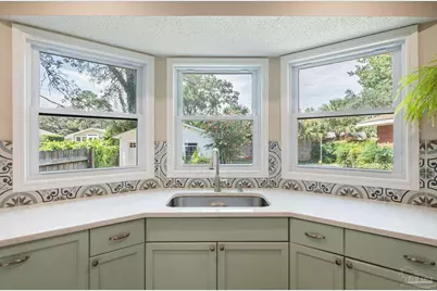 422 Fairpoint Dr, Gulf Breeze, FL 32561 - Photo 19