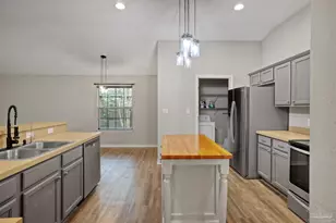 5911 Ashton Woods Cir, Milton, FL 32570 - Photo 7