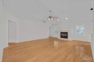 5972 Ashton Woods Cir, Milton, FL 32570 - Photo 9