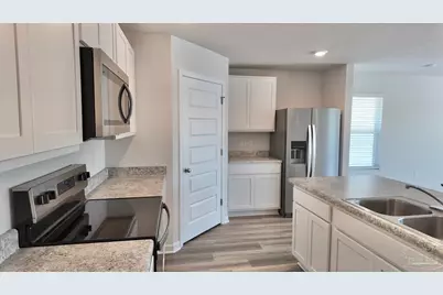 6400 Firefly Dr, Milton, FL 32583 - Photo 9