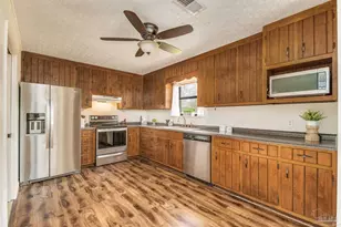 7489 Sandstone St, Navarre, FL 32566 - Photo 3