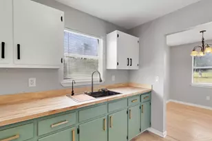 6946 Cornelius Ln, Pensacola, FL 32505 - Photo 9