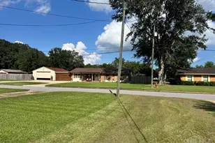 1347 Woodfield Dr, Cantonment, FL 32533 - Photo 53