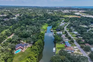 3290 Bayou Dr, Pensacola, FL 32505 - Photo 35