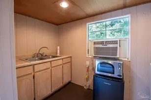 7103 Mobile Hwy, Bellview, FL 32526 - Photo 33