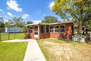 7103 Mobile Hwy, Bellview, FL 32526 - Photo 11