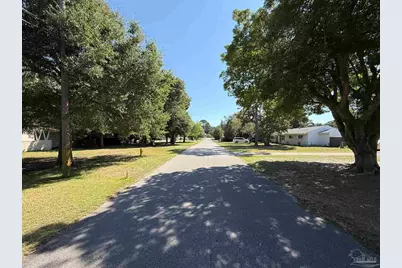 417 Surrey Dr, Gulf Breeze, FL 32561 - Photo 3