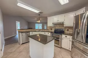 6902 Hanover Ct, Milton, FL 32570 - Photo 9