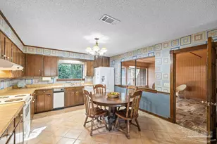 6901 Falcon Dr, Pensacola, FL 32526 - Photo 15