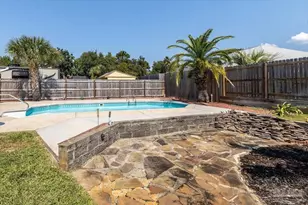 1708 Lighthouse Pointe Dr, Gulf Breeze, FL 32563 - Photo 45