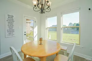 9953 Suwanee Ln, Pensacola, FL 32526 - Photo 11