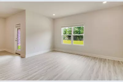 8021 Fir Tree Dr, Milton, FL 32583 - Photo 5