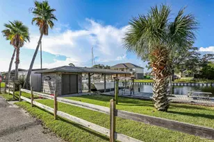 2653 Del Mar Dr, Gulf Breeze, FL 32563 - Photo 3