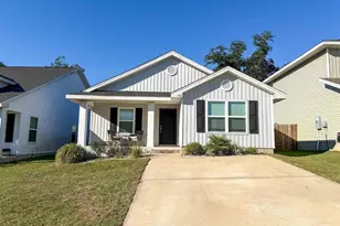 392 Hilburn Ln, Pensacola, FL 32504 - Photo 1
