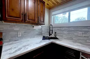 1020 W Maxwell St, Pensacola, FL 32501 - Photo 13