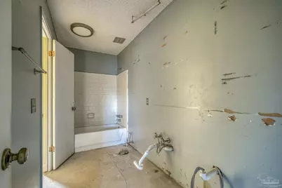 8101 Tippin Ave #D, Pensacola, FL 32514 - Photo 11