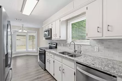 7467 Baywoods Ln, Pensacola, FL 32504 - Photo 13