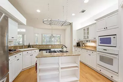 1284 Point East Cir, Gulf Breeze, FL 32563 - Photo 9