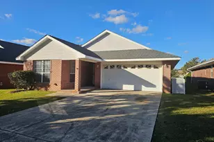 28 Easton St, Cantonment, FL 32533 - Photo 1