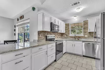 2106 Citrus Dr, Navarre, FL 32566 - Photo 9