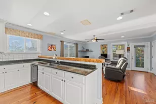 605 Chesapeake Dr, Gulf Breeze, FL 32561 - Photo 55