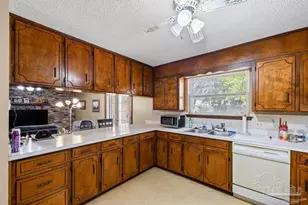 4015 Burbank Dr, Pensacola, FL 32504 - Photo 17