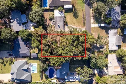 333 Valancia St, Gulf Breeze, FL 32561 - Photo 1