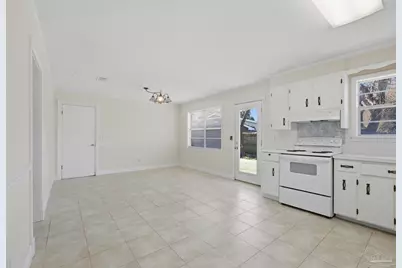 5719 N Ventura Ln, Pensacola, FL 32526 - Photo 9