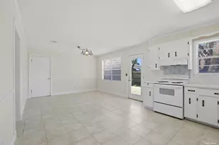 5719 N Ventura Ln, Pensacola, FL 32526 - Photo 9