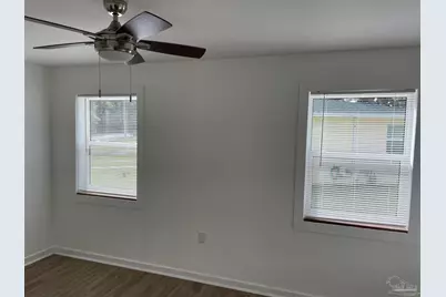 107 Holmes Dr, Pensacola, FL 32507 - Photo 9