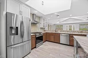 205 Silverthorn Dr, Gulf Breeze, FL 32561 - Photo 33