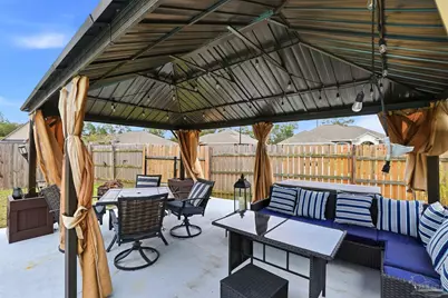 6085 Winchester Cir, Milton, FL 32570 - Photo 9