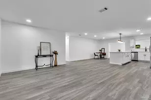 4044 Elmcrest Dr, Pensacola, FL 32504 - Photo 11