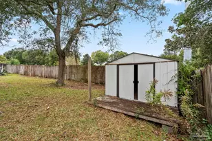 6036 W Shore Dr, Pensacola, FL 32526 - Photo 25