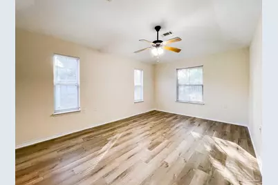 5853 Bilek Dr, Pensacola, FL 32526 - Photo 9