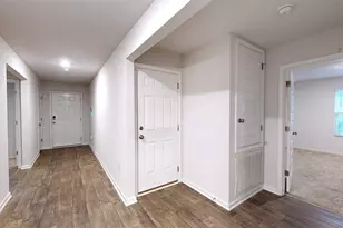 5740 Guinevere Ln, Milton, FL 32583 - Photo 7