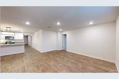 5740 Guinevere Ln, Milton, FL 32583 - Photo 13