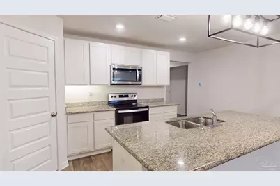 5740 Guinevere Ln, Milton, FL 32583 - Photo 11