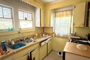 633 Powell St, Pensacola, FL 32534 - Photo 9