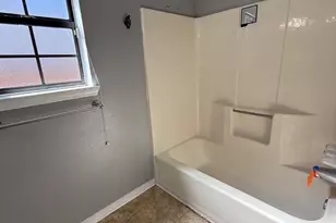 5748 Princeton Dr, Pensacola, FL 32526 - Photo 5