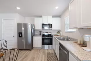 2545 Sutton Pl Dr, Cantonment, FL 32533 - Photo 9