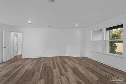 2001 Saddlebrook Dr, Pensacola, FL 32526 - Photo 11